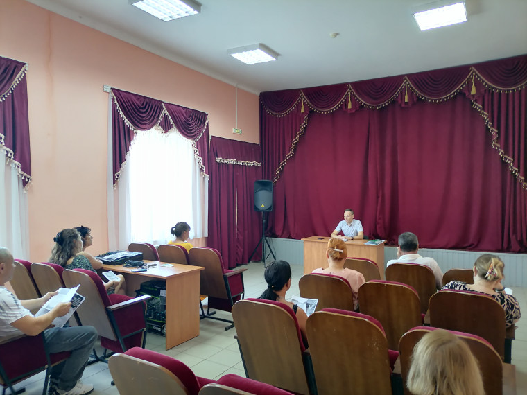 Сегодня в селе Глуховка состоялось выездное мероприятие по развитию предпринимательства. Сегодня в селе Глуховка состоялось выездное мероприятие по развитию предпринимательства.