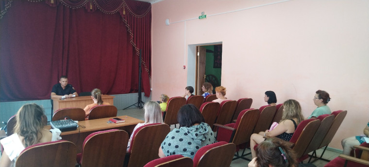 На Глуховской территории проведена встреча сотрудника ОГИБДД ОМВД с родителями несовершеннолетних детей. На Глуховской территории проведена встреча сотрудника ОГИБДД ОМВД с родителями несовершеннолетних детей.