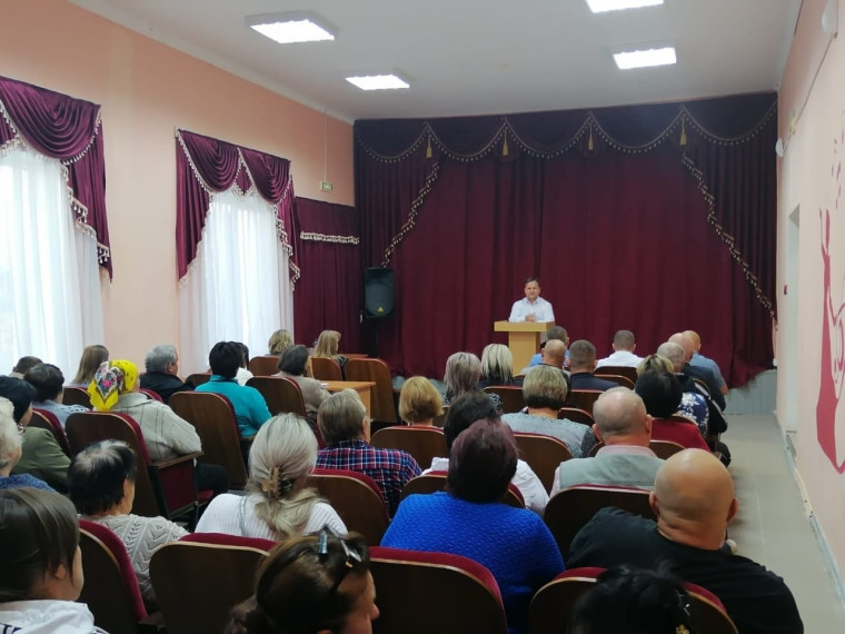 Сегодня в Глуховском Доме культуры состоялась встреча с населением. Сегодня в Глуховском Доме культуры состоялась встреча с населением.
