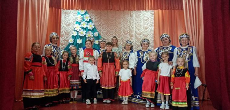 В Глуховском Модельном Доме культуры прошел праздничный концерт посвященный празднованию Дня семьи, любви и верности "Все начинается с любви". В Глуховском Модельном Доме культуры прошел праздничный концерт посвященный празднованию Дня семьи, любви и верности "Все начинается с любви".