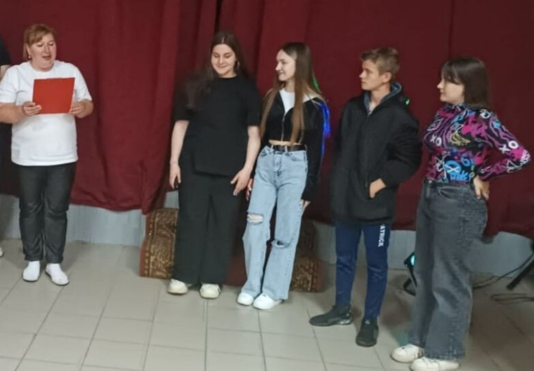 В Глуховском модельном Доме культуры была проведена литературно-музыкальная гостиная "Мелодии лета". В Глуховском модельном Доме культуры была проведена литературно-музыкальная гостиная "Мелодии лета".