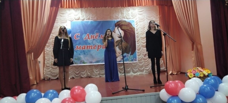 В Глуховском модельном Доме культуры состоялась праздничная концертная программа "Прекрасен мир любовью материнской", посвящённая Дню матери. В Глуховском модельном Доме культуры состоялась праздничная концертная программа "Прекрасен мир любовью материнской", посвящённая Дню матери.