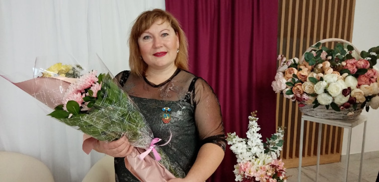 Художественный руководитель Глуховского модельного Дома культуры Шатохина Екатерина Александровна стала победителем (1 место) Всероссийского конкурса "Альманах учителя ИЗО" блиц-олимпиады "Декоративно-прикладное искусство - виды и особенности техник". Художественный руководитель Глуховского модельного Дома культуры Шатохина Екатерина Александровна стала победителем (1 место) Всероссийского конкурса "Альманах учителя ИЗО" блиц-олимпиады "Декоративно-прикладное искусство - виды и особенности техник".