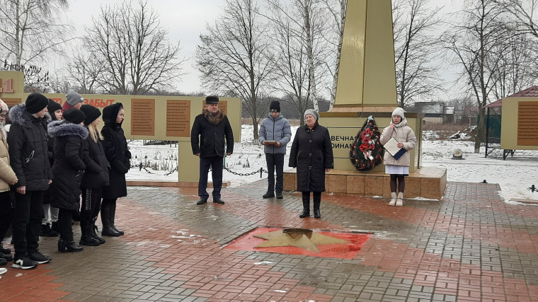 19 января в селе Глуховка на Мемориале памяти 73-м воинам - землякам не вернувшимся с полей сражений в период ВОВ проведен торжественный митинг «И был наш край огнём объят!», посвященный 80-ой годовщине освобождения Алексеевского городского округа.